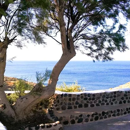 Hilltop Serenity * Imerovigli (Santorini)